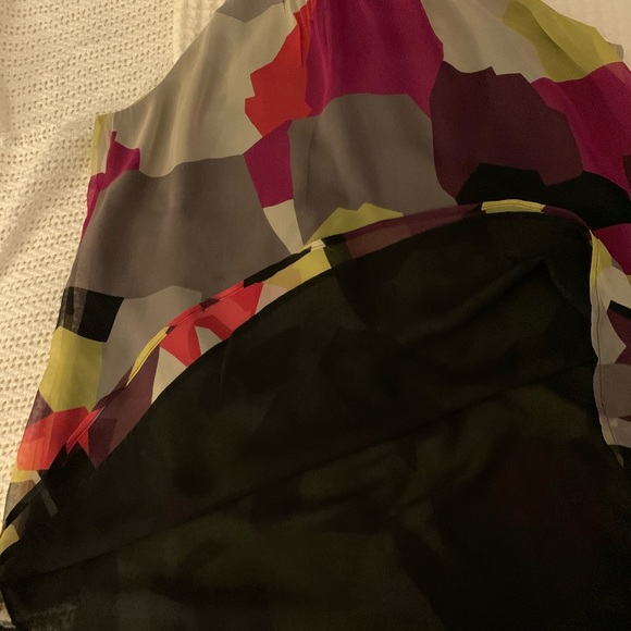 Blouse-Silk Halter Neck- Small- Striking-Size 2-Great preowned like new- - Picture 9 of 10